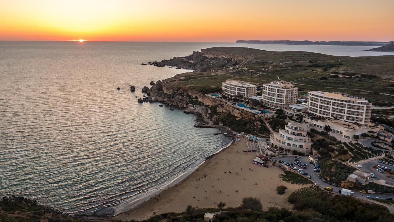 Spinola Bay Top Floor Seafront 3 Bedroom Apartment With Panoramic Sea Views - By Getawaysmalta San Ġiljan Exterior foto